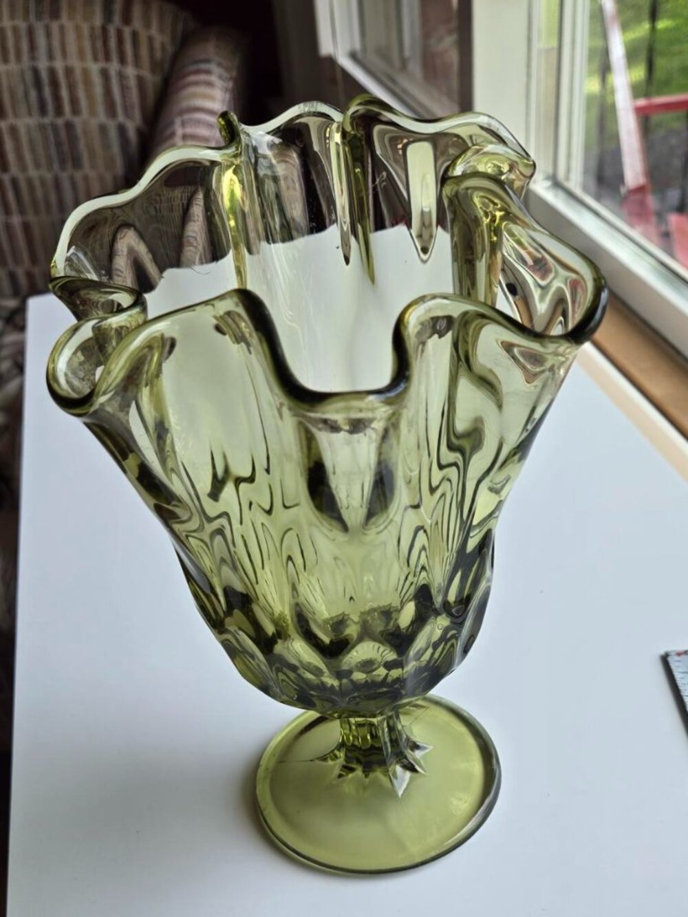 VINTAGE GREEN FENTON RUFFLED RIM GLASS VASE 7.5” TALL